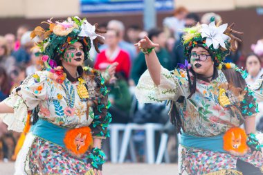 Badajoz, İspanya, Pazar. 13 Şubat 2024. Badajoz sokaklarında karnaval geçidi