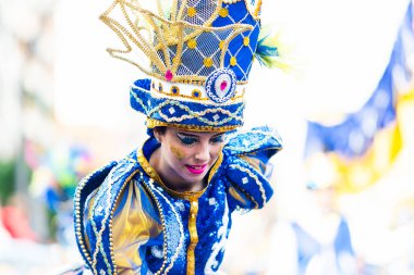 Badajoz, İspanya, Pazar. 13 Şubat 2024. Badajoz sokaklarında karnaval geçidi