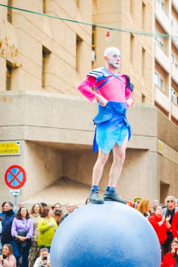 Badajoz, İspanya, Pazar. 13 Şubat 2024. Badajoz sokaklarında karnaval geçidi