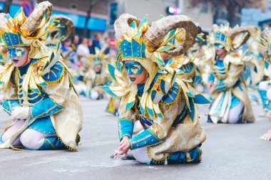 Badajoz, İspanya, Pazar. 13 Şubat 2024. Badajoz sokaklarında karnaval geçidi