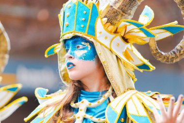 Badajoz, İspanya, Pazar. 13 Şubat 2024. Badajoz sokaklarında karnaval geçidi