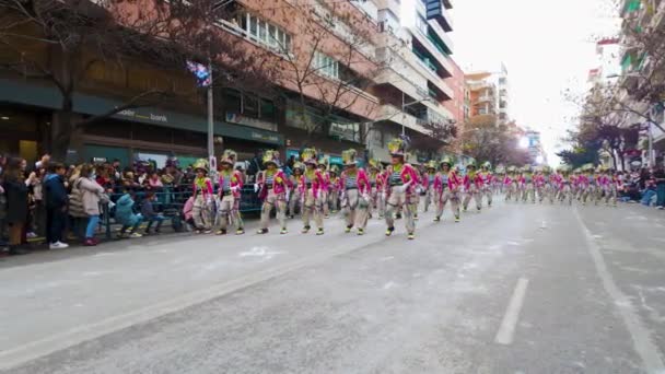 Badajoz Spanien Söndag Februari 2024 Karneval Parad Genom Gatorna Badajoz — Stockvideo