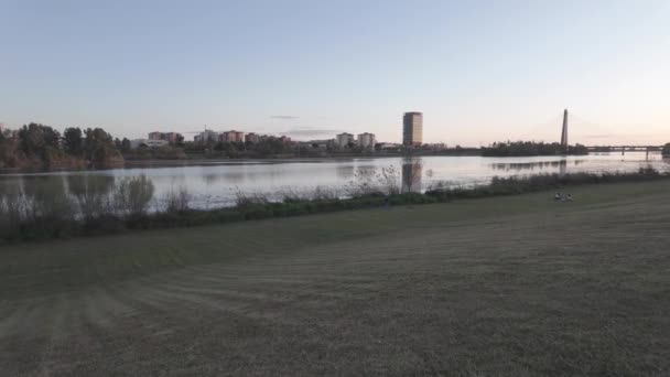 Guadiana Riverwalk Ciudad Badajoz Extremadura España — Vídeo de stock