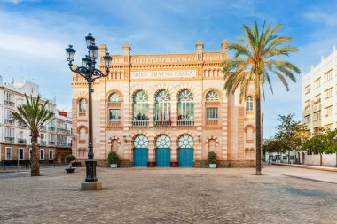 Endülüs 'ün başkenti Cadiz' deki Falla Tiyatrosu. İspanya. Avrupa.