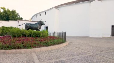 Ronda, İspanya, Pazar günü. Eylül 12024. Bullring arenası, Ronda 'da bronz heykel. Malaga ili, Endülüs, İspanya
