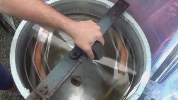 Manual Centrifuge Device Spin Honey Cells Extractor Device Spins Honey — Stock Video