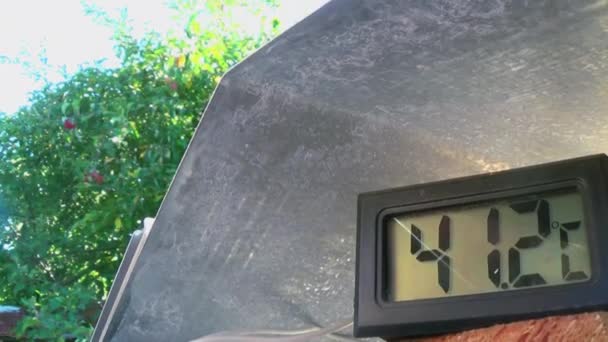 Mostrador Mostra Temperatura Casa Campo Verão Mostra Como Verão Estava — Vídeo de Stock