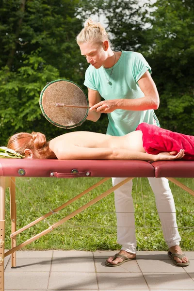 Massagista Trabalho Dar Massagem Mulher Livre — Fotografia de Stock
