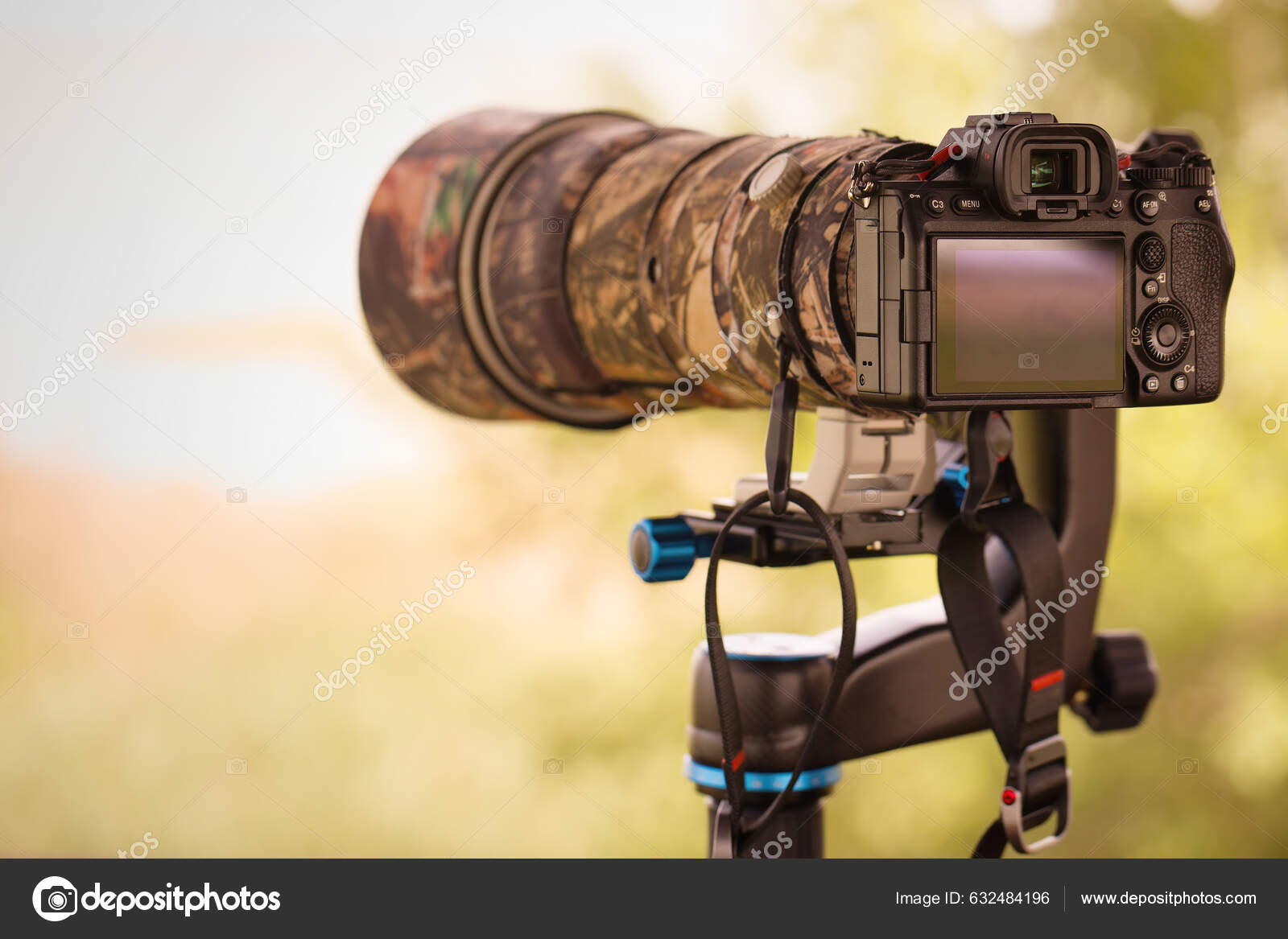 Digital Camera Telephoto Lens Ready Capture Wildlife — Stock Photo