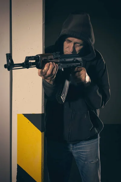 Man Black Hooded Shirt Armed Automatic Gun Looking Danger — Stock Photo, Image