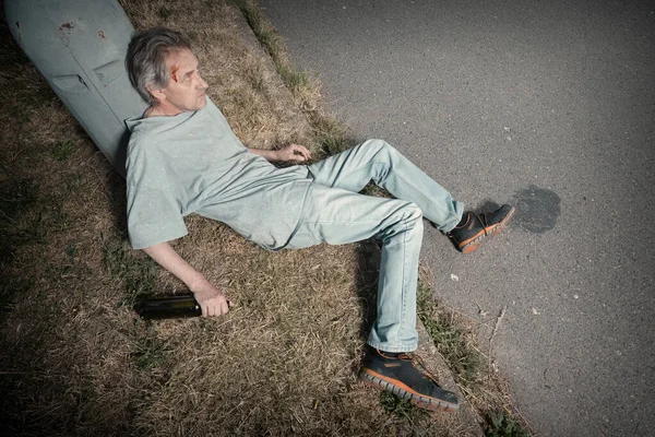 Addicted Old Man Drunked Summer City Park Inable Walk — Stock Photo, Image