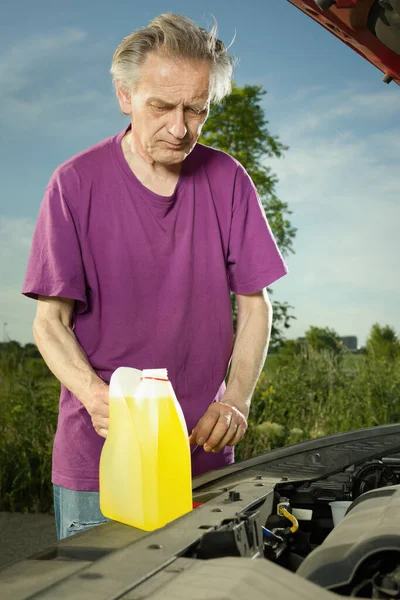 Older Driver Longer Trip Topping Tank Washer Fluid — Stock Photo, Image