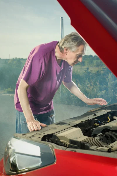 Pensioner Checking State His Car Smoking Engine — Stock Photo, Image