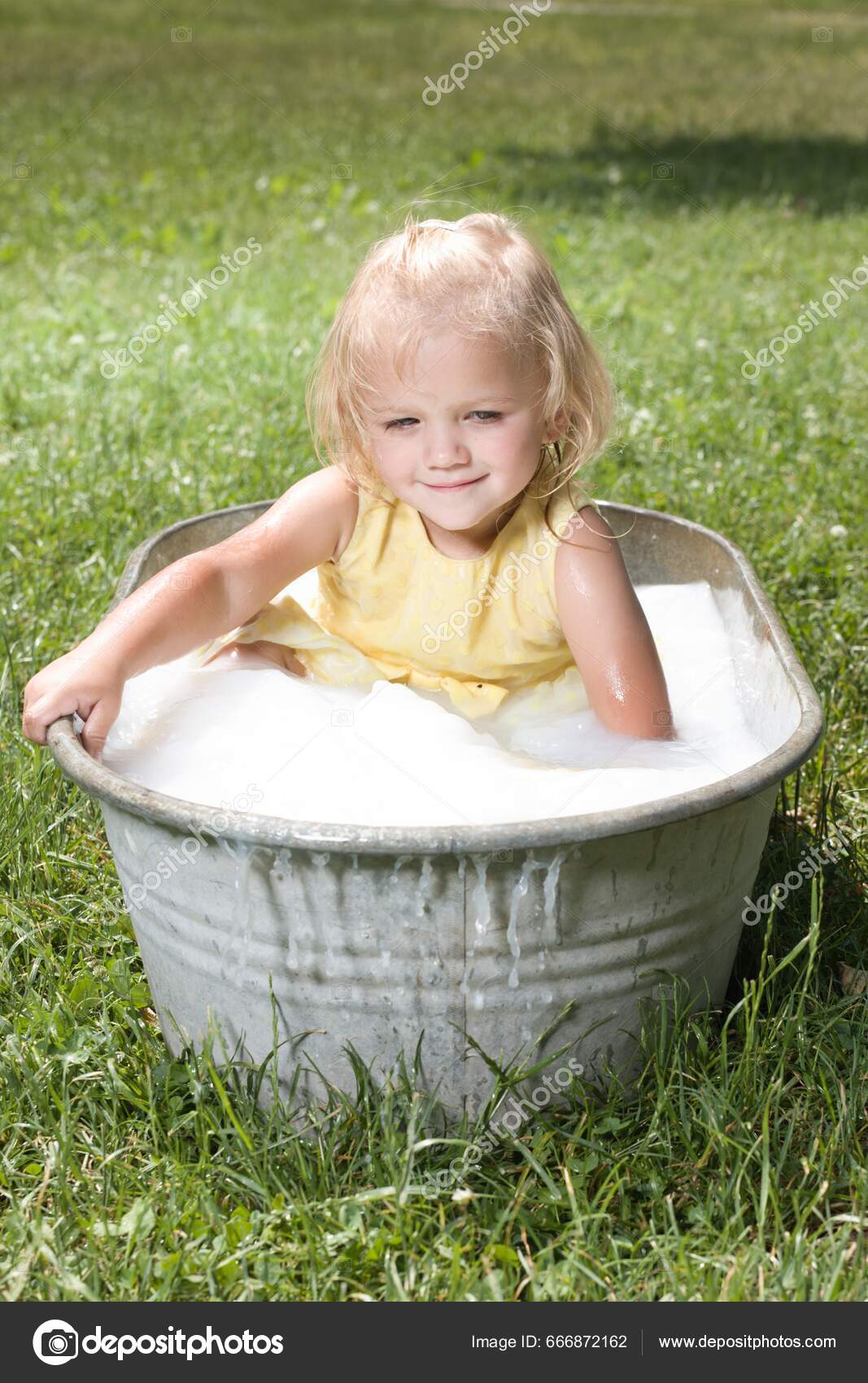 little girl tub bath Little Girl Enjoying Bath Retro Metal Sheet Bath Tub Park — Stock Photo ©  Couperfield #666872162