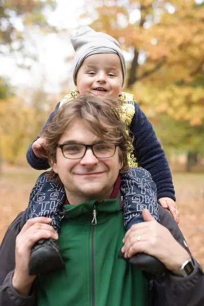 Man Carrying His Son Shoulders Late Fall Park — Stock Photo, Image