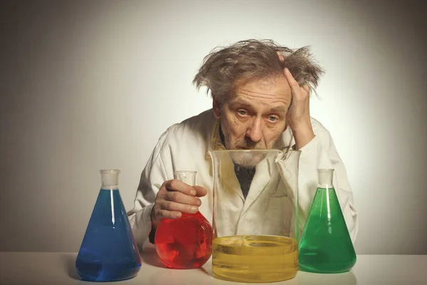 Older Crazy Chemist Preparing Chemical Experiment Some Liquids — Stock Photo, Image