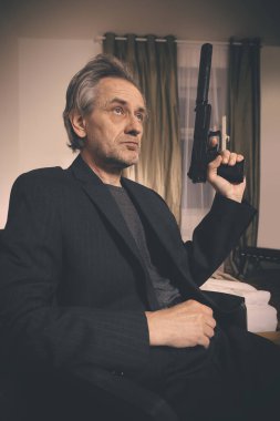 Suç çetesinin eski üyesi otel odasında vurularak öldürüldü.