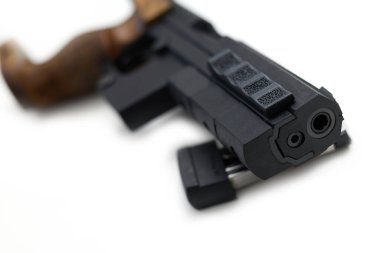 İsviçre yapımı, iki kalibre adaptörlü özel bir tabanca.