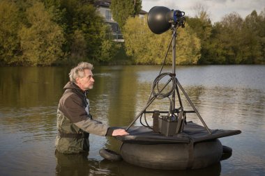 Su fotoğrafçılığı için yüzen ışık standı sistemi test ediliyor