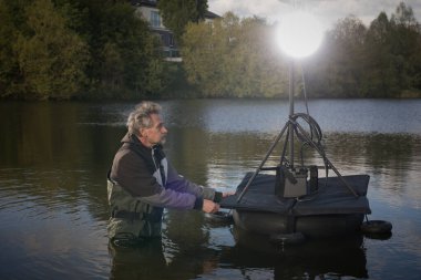 Su fotoğrafçılığı için yüzen ışık standı sistemi test ediliyor