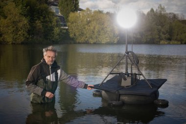 Su fotoğrafçılığı için yüzen ışık standı sistemi test ediliyor