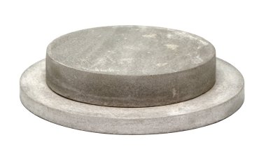 Beyaz arkaplanda izole edilmiş kozmetik veya cilt bakım ürünlerini göstermek için somut şablon podyum temeli 