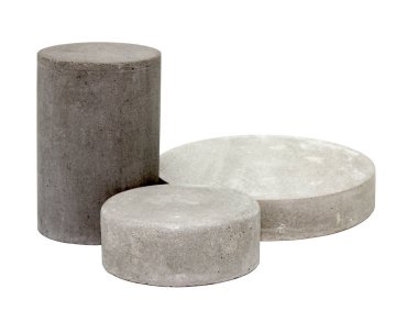 Beyaz arkaplanda izole edilmiş kozmetik veya cilt bakım ürünlerini göstermek için somut şablon podyum temeli 