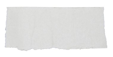 beyaz arkaplanda izole edilmiş beyaz kağıt yırtığı 