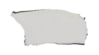 Yırtık siyah kenarlı beyaz kağıt beyaz arka planda izole