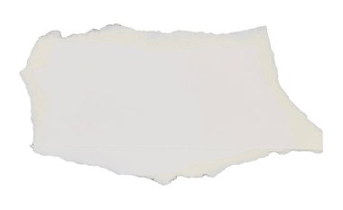 Beyaz arkaplanda yırtılmış beyaz kağıt