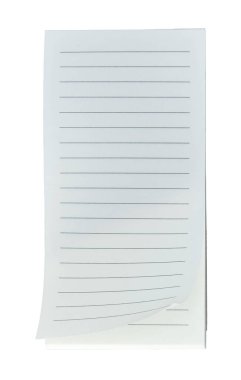 Köşesinde kıvrımlı bir kağıt olan boş bir defter beyaz arka planda izole edilmiş.