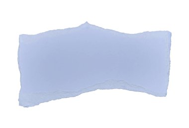 Beyaz yırtılmış kağıt kenarları beyaz arkaplanda izole edilmiş.