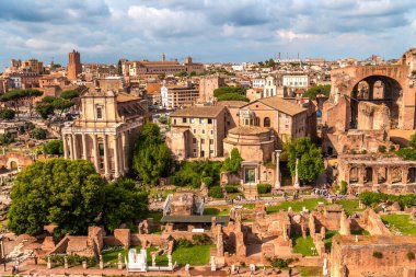 Antik Roma Forumu. Palatine Hill 'in manzarası. Roma İmparatorluğunun güzel kalıntıları