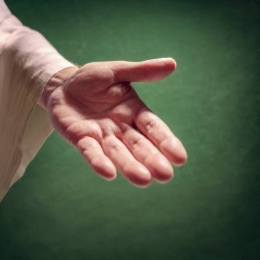 Tanrı elini uzatır, din, kurtuluş, af, yardım ve aşk kavramı