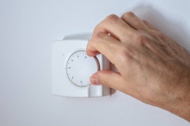 Merkezi ısıtma termostatı kontrol ayarlama enerji yakıt krizinden tasarruf