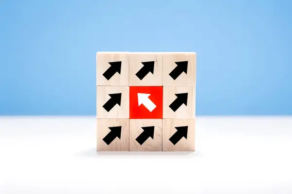 stock image Wooden cube blocks with red arrow facing opposite direction to the black arrows, change, individuality and different attitude