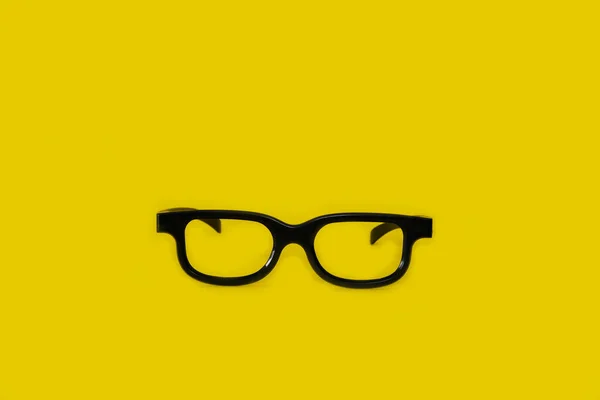 Brille Auf Leuchtend Gelbem Hintergrund Hochwertiges Foto — Stockfoto