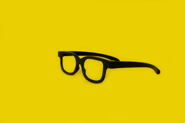 Szemüveg Élénk Sárga Háttérrel Kiváló Minőségű Fénykép — Stock Fotó