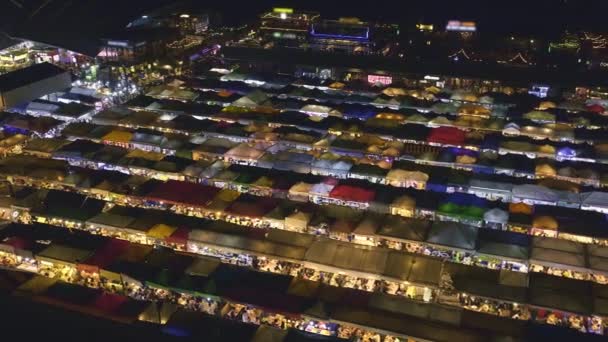 Geceleri Renkli Açık Hava Çadırı Gıda Tezgahlarının Yakın Çekimleri Fuarlar — Stok video