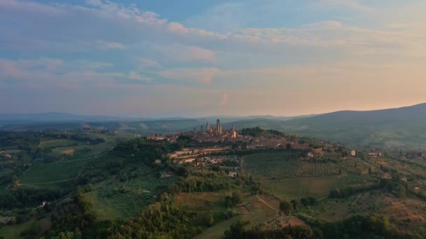 Вид Знаменитые Башни Сан Джиминьяно Район Тосканы Холмы Тосканы Рассвете — стоковое видео