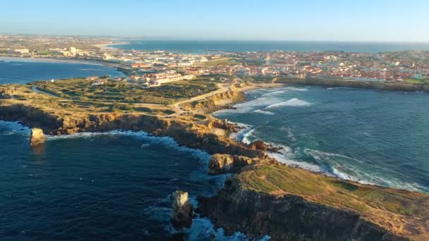 Drone Aproxima Sobrevoa Ilha Cidade Peniche Portugal Luz Sol Noite — Vídeo de Stock