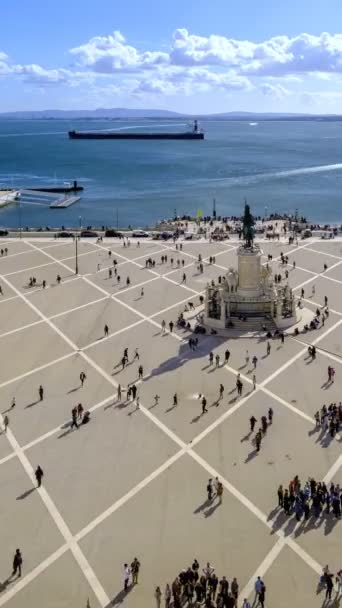 Solrik Dag Timelapse Folk Som Streifer Praca Comercio Lisboa Portugal – stockvideo