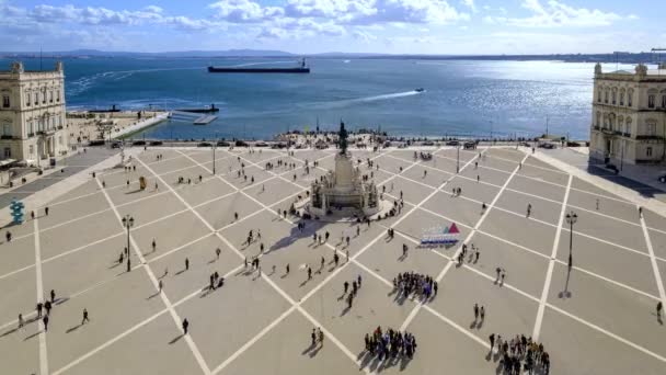 Kasım 2023 Praca Comercio Lizbon Portekiz Gezen Insanların Güneşli Günleri — Stok video