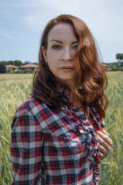 Portrait Happy Caucasian Woman Field Wheat Close — Stock Photo, Image