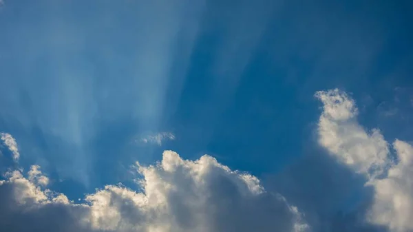 Raze Soare Cerul Albastru Primăvara Devreme Banner Web — Fotografie, imagine de stoc