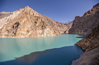 Attabad Gölü güneşli manzara, Karakoram otoyolu, Hunza Vally, Pakistan