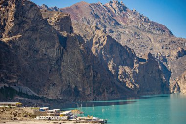 Attabad Gölü güneşli manzara, Karakoram otoyolu, Hunza Vally, Pakistan