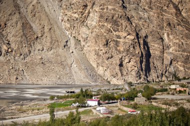 Dağlardaki evler, Pakistan