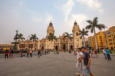 Lima Katedrali, Lima, Peru 'nun tarihi merkezindeki Plaza de Armas' da.