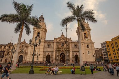Lima Katedrali, Lima, Peru 'nun tarihi merkezindeki Plaza de Armas' da.